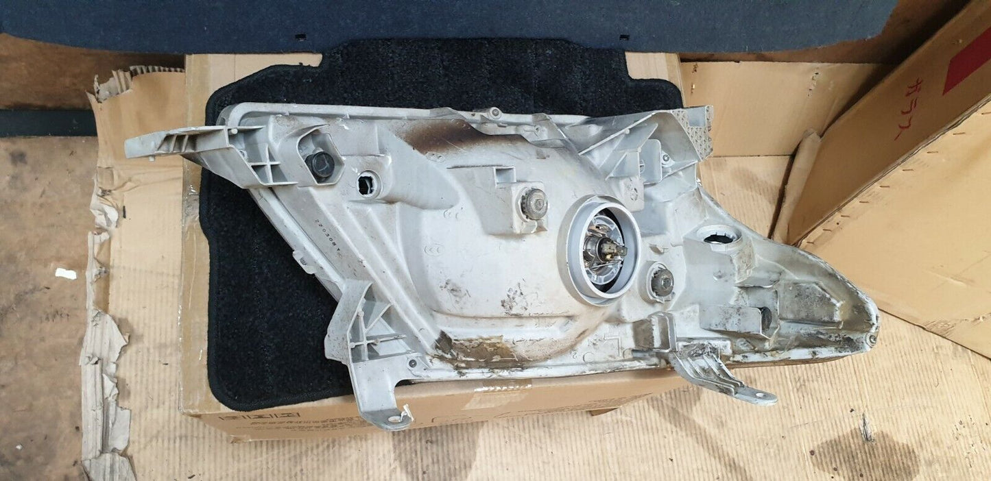 2006 TOYOTA HILUX LEFTHAND HEADLIGHT 2005-08