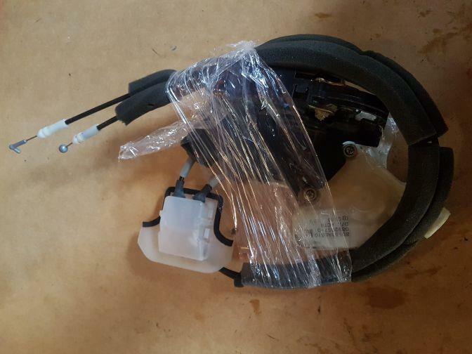 2004 NISSAN 350Z LEFT DOOR LOCK ACTUATOR 12/02-04/09