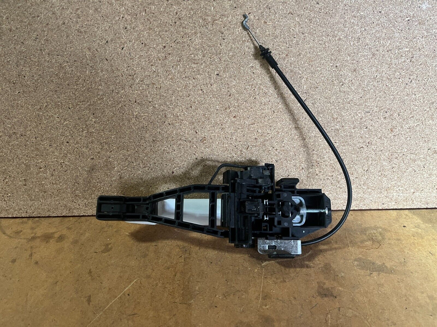 FORD FOCUS LH DOOR HANDLE