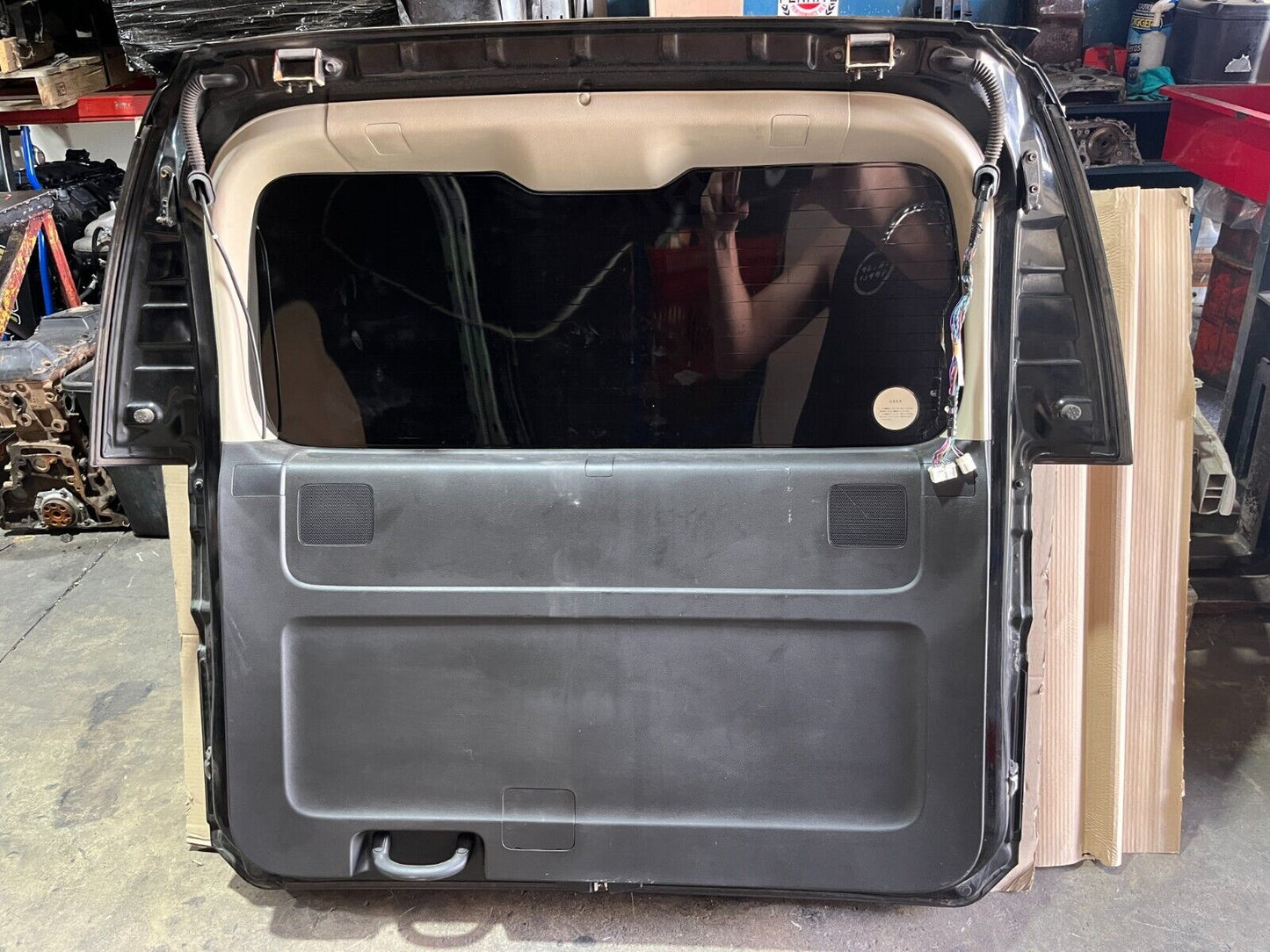 NISSAN ELGRAND E51 HIGHWAY STAR TAILGATE