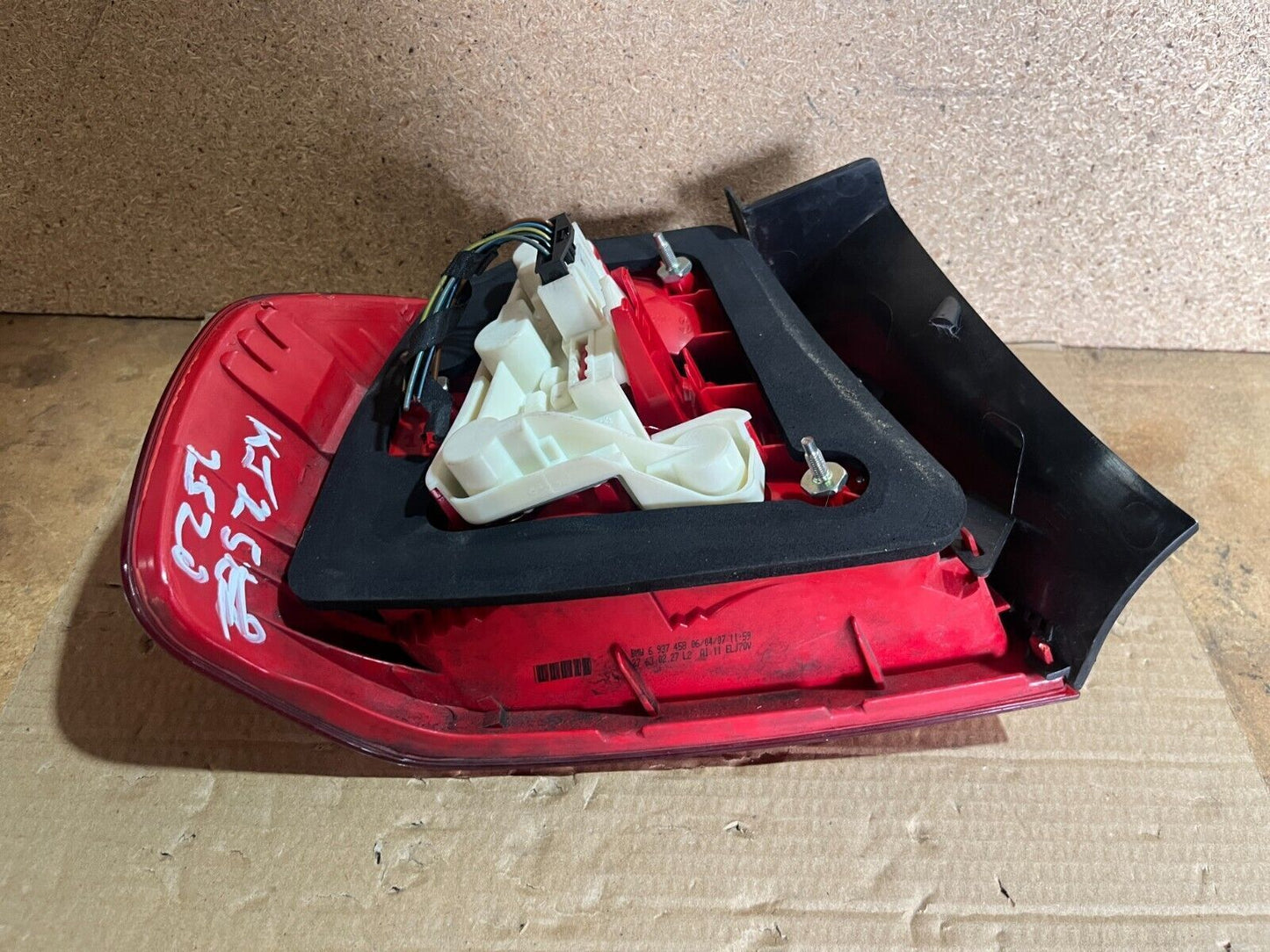 BMW E90 320i 3-SERIES RH TAILLIGHT 3/05-10/08