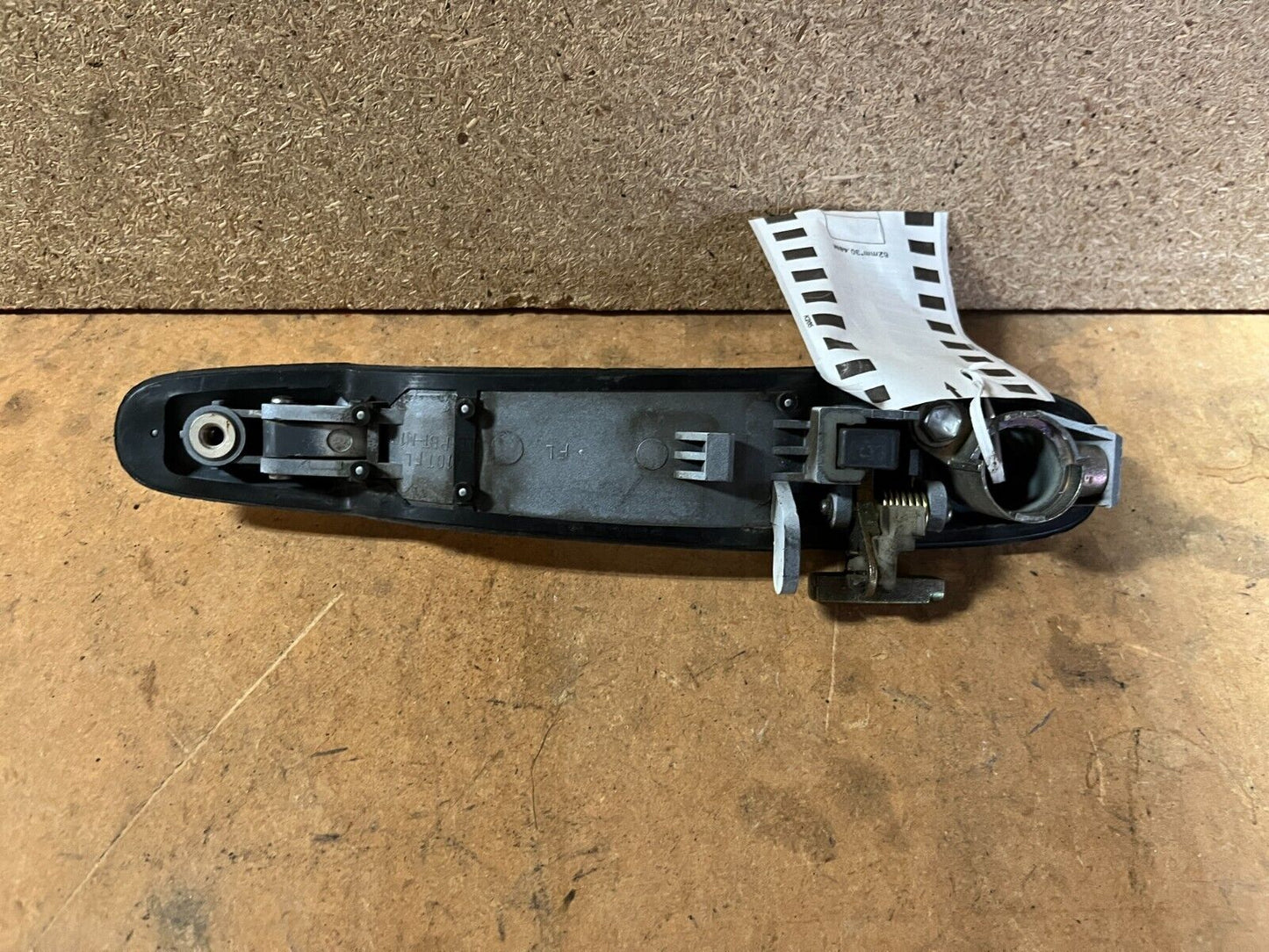 LEXUS IS300 FL DOOR HANDLE