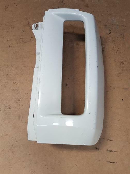 NISSAN ELGRAND E51 LEFT TAIL LIGHT SURROUND