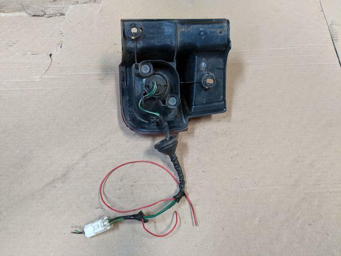 2004 NISSAN ELGRAND E51 LEFT HAND TAILLIGHT 05/02-12/10