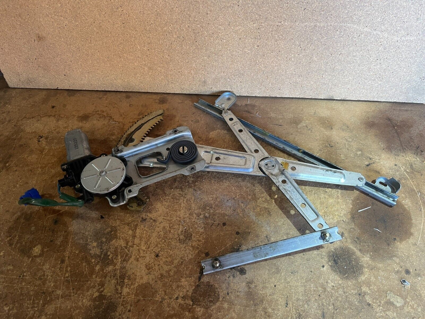 SUBARU FORESTER FRONT RIGHT WINDOW REGULATOR 08/97-06/02