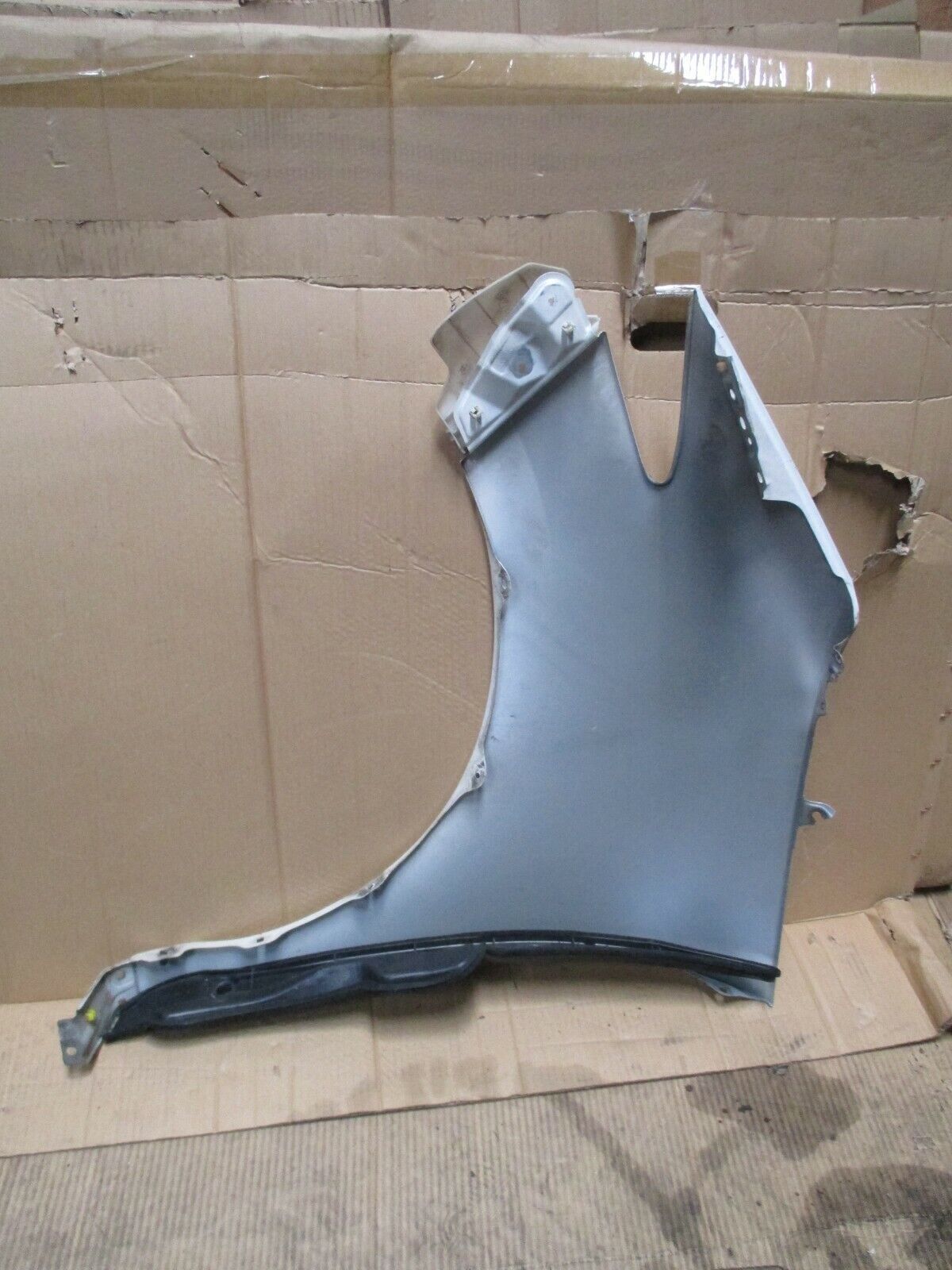 TOYOTA TARAGO/ESTIMA ACR50 RIGHT FRONT GUARD