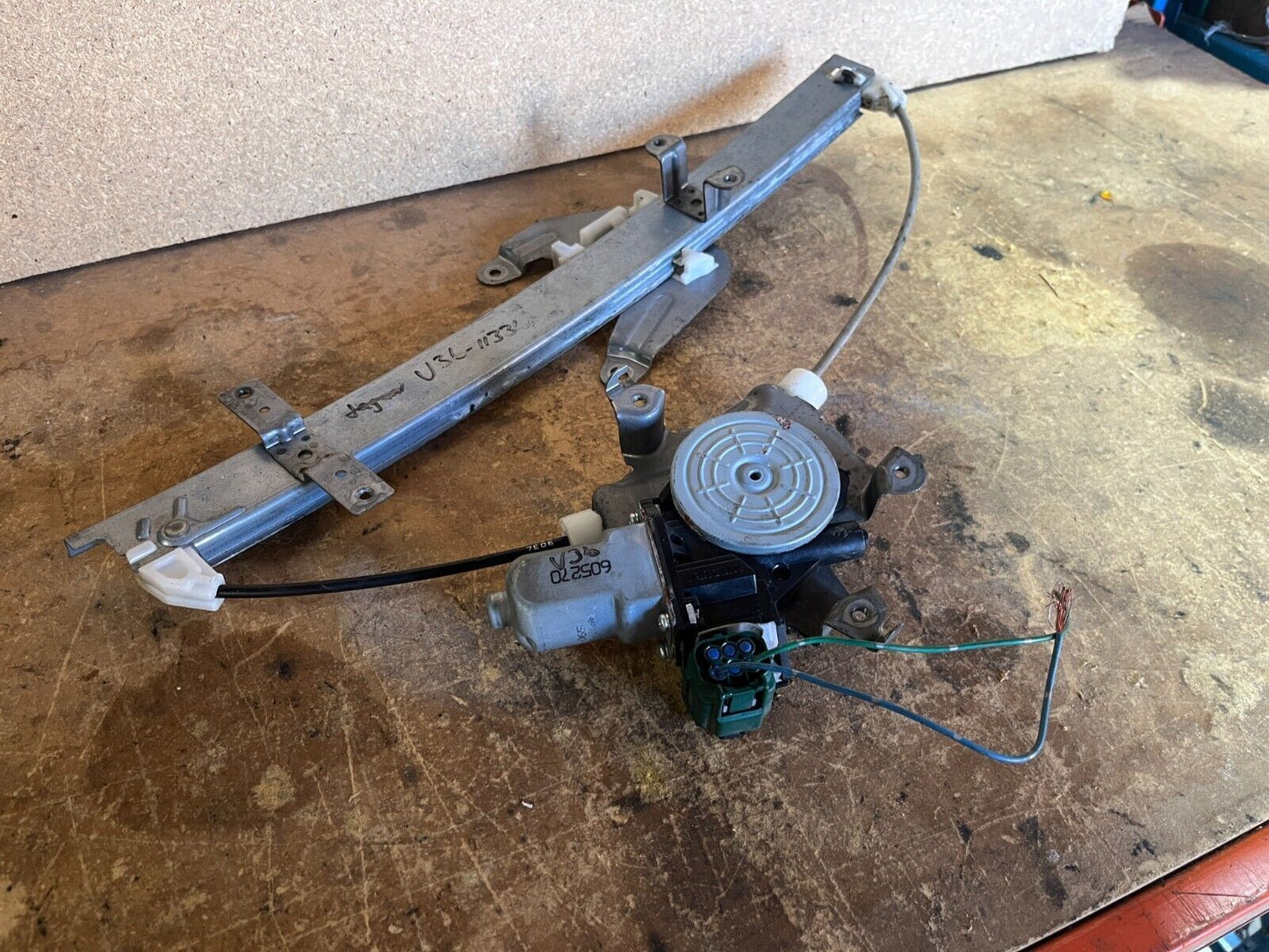 NISSAN SKYLINE V36 RIGHT HAND WINDOW REGULATOR