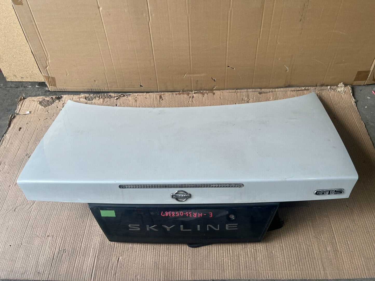 NISSAN SKYLINE HR33 GTS BOOTLID (SEDAN)