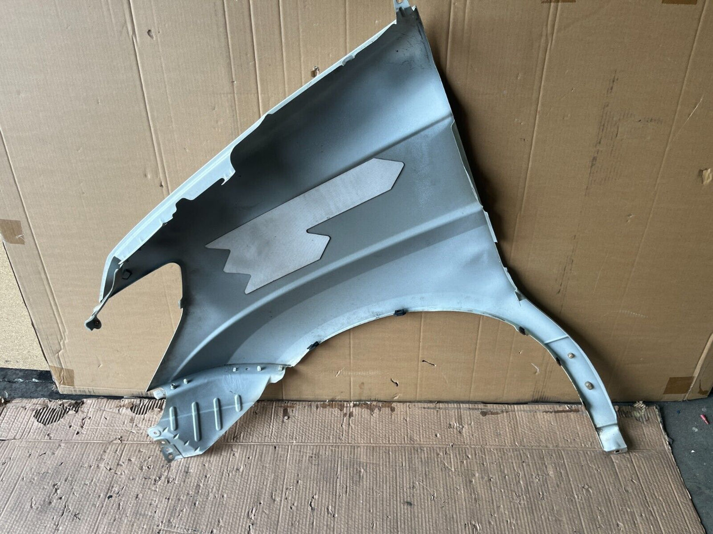 NISSAN ELGRAND E51 FRONT RIGHT GUARD