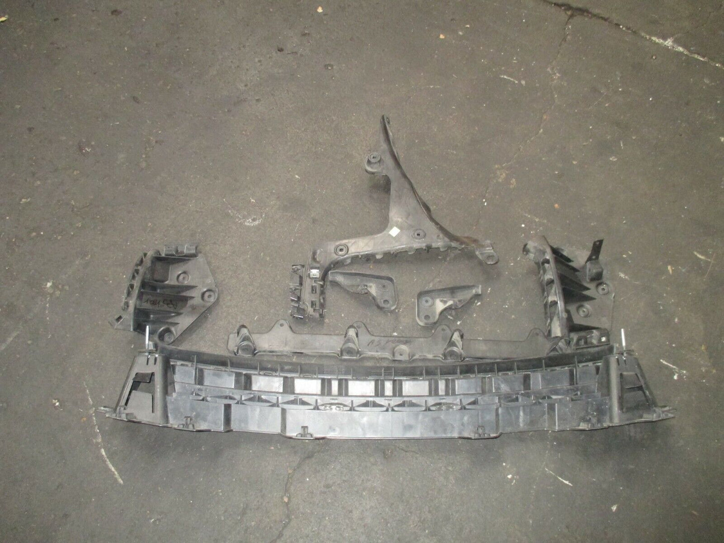 AUDI A3 8P REAR BUMPER RE-ENFORCEMENT & BRACKETS - ALLOY