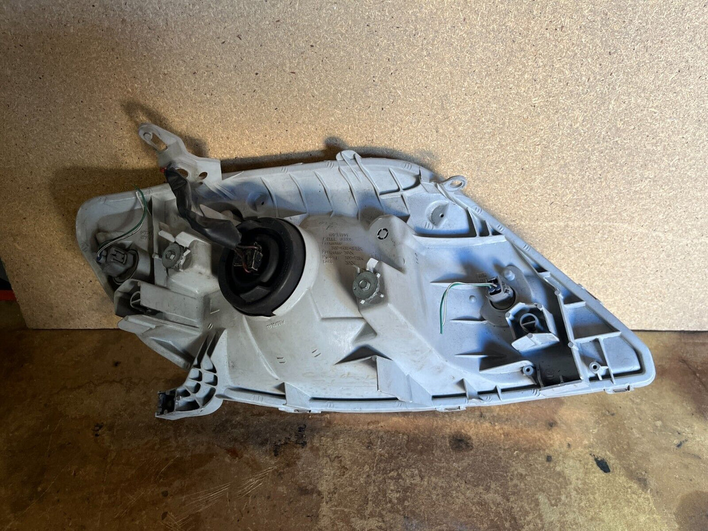 TOYOTA 120 COROLLA NZE120 LH HEADLIGHT