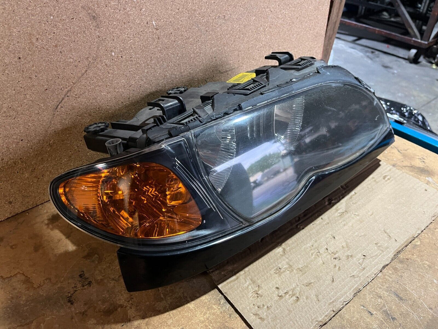 BMW E46 3 SERIES RH HEADLIGHT 02-04