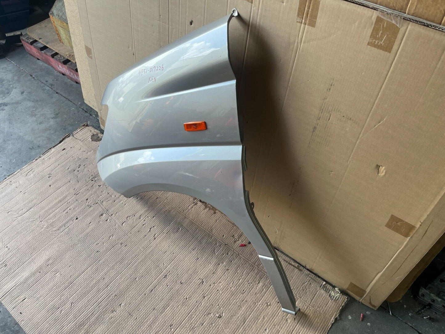 NISSAN ELGRAND E51 FRONT LEFT GUARD
