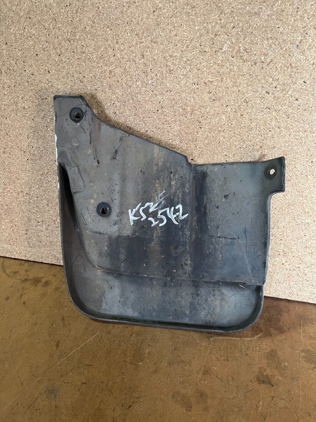 SUBARU FORESTER SF5 REAR RIGHT MUDFLAP 97-2002 (WHITE)