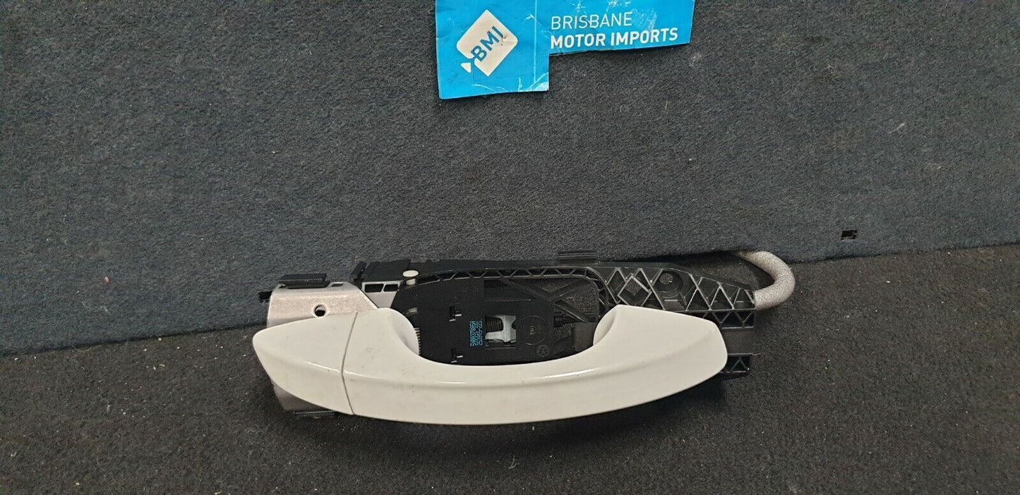 VW GOLF GEN 7 RIGHT FRONT OUTER DOOR HANDLE - 2013-19
