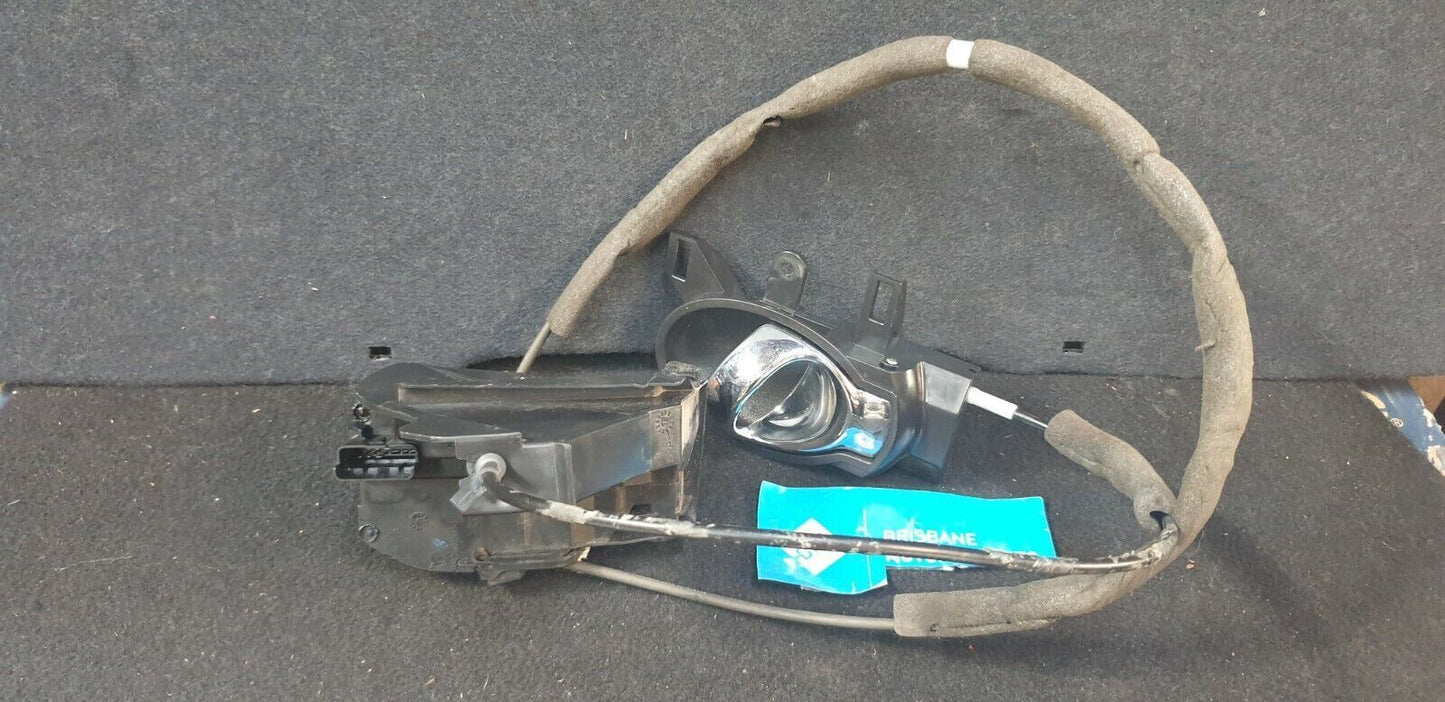 NISSAN JUKE LEFT FRONT DOOR INNER HANDLE & LOCK MECH F15 MODEL 2013-18