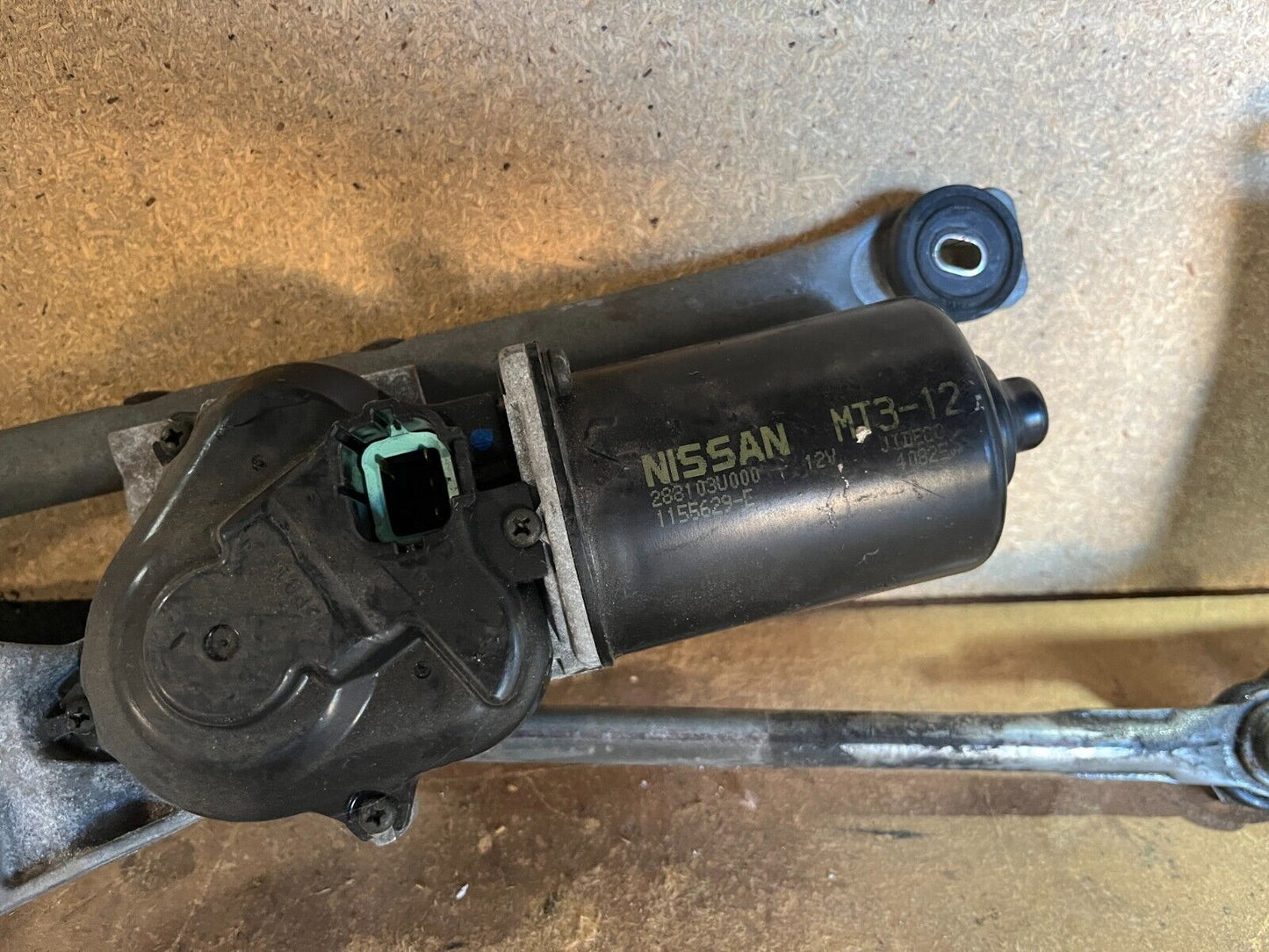 NISSAN CUBE Z11 FRONT WINDSHEILD WIPER MOTOR