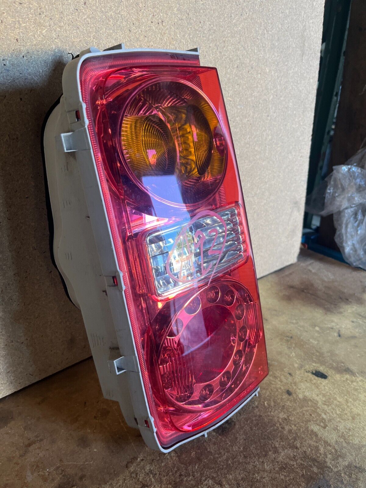NISSAN ELGRAND E51 LH TAILLIGHT