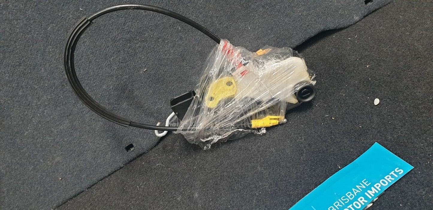 HOLDEN COMMODORE RIGHT FRONT DOOR LOCK MECHANISM VF 2013-17