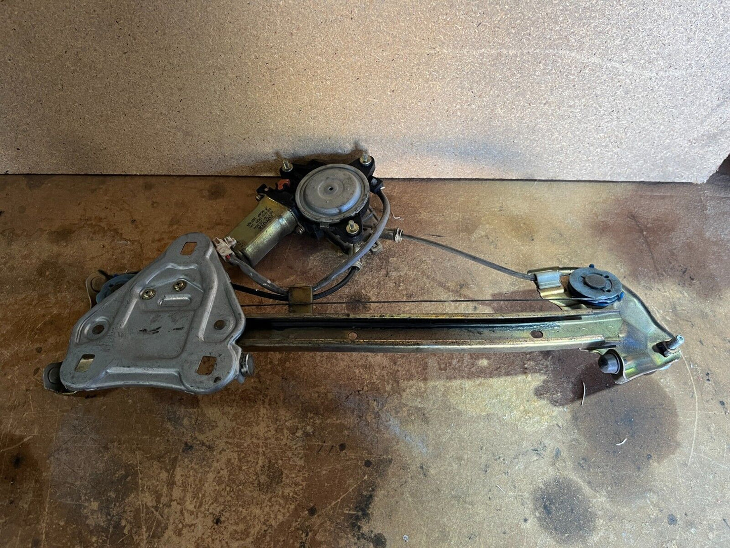 TOYOTA CHASER JZX100 REAR LEFT WINDOW REGULATOR