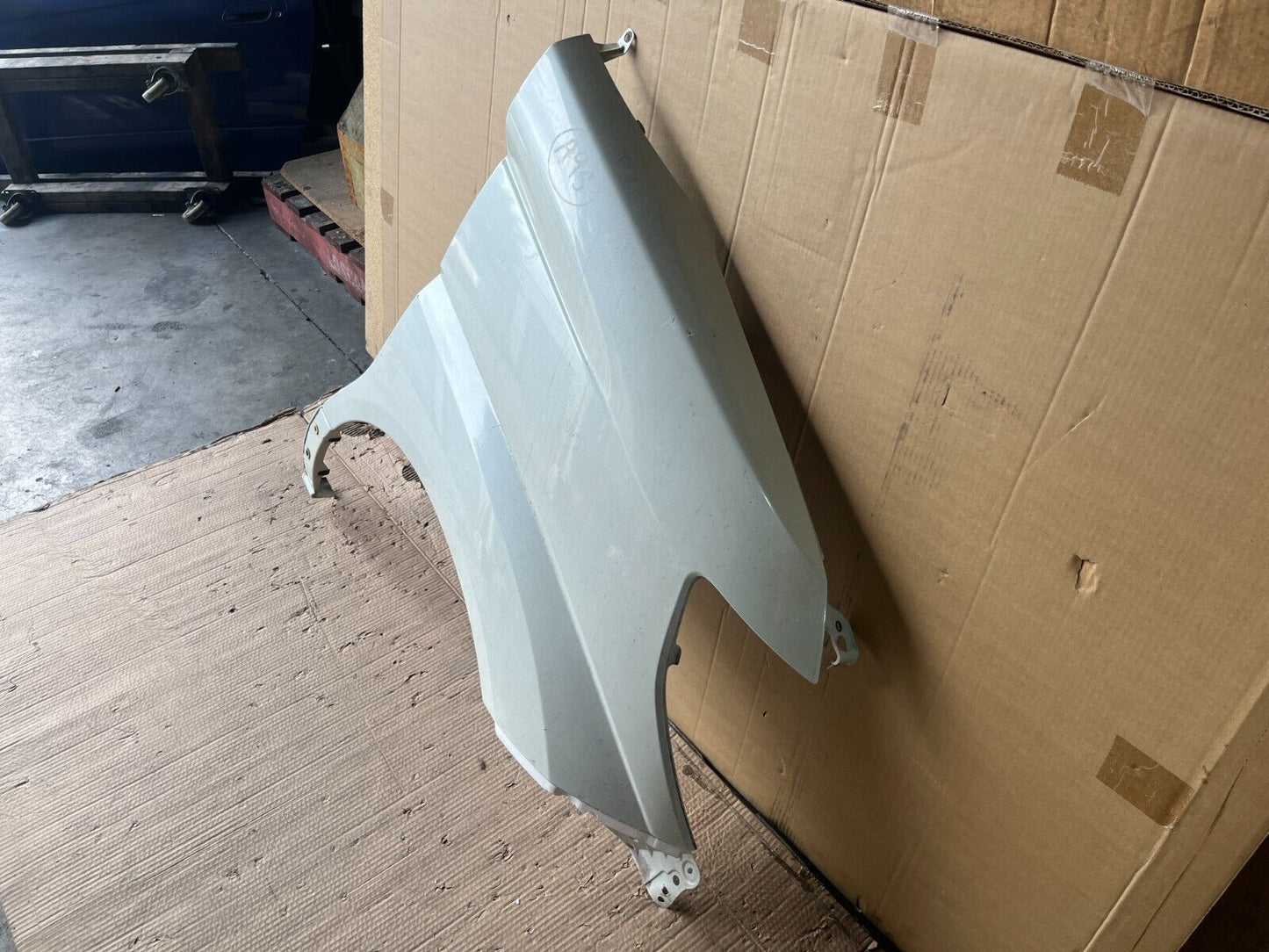 NISSAN ELGRAND E51 FRONT RIGHT GUARD