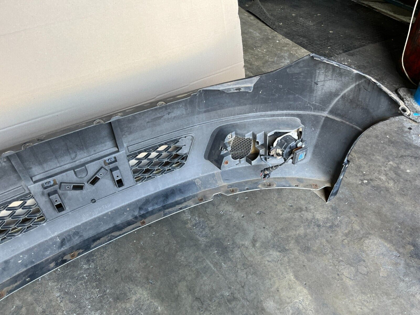 NISSAN ELGRAND E51 SERIES 2 FRONT BUMPER WITH AFTERMARKET FIBERGLASS LIP