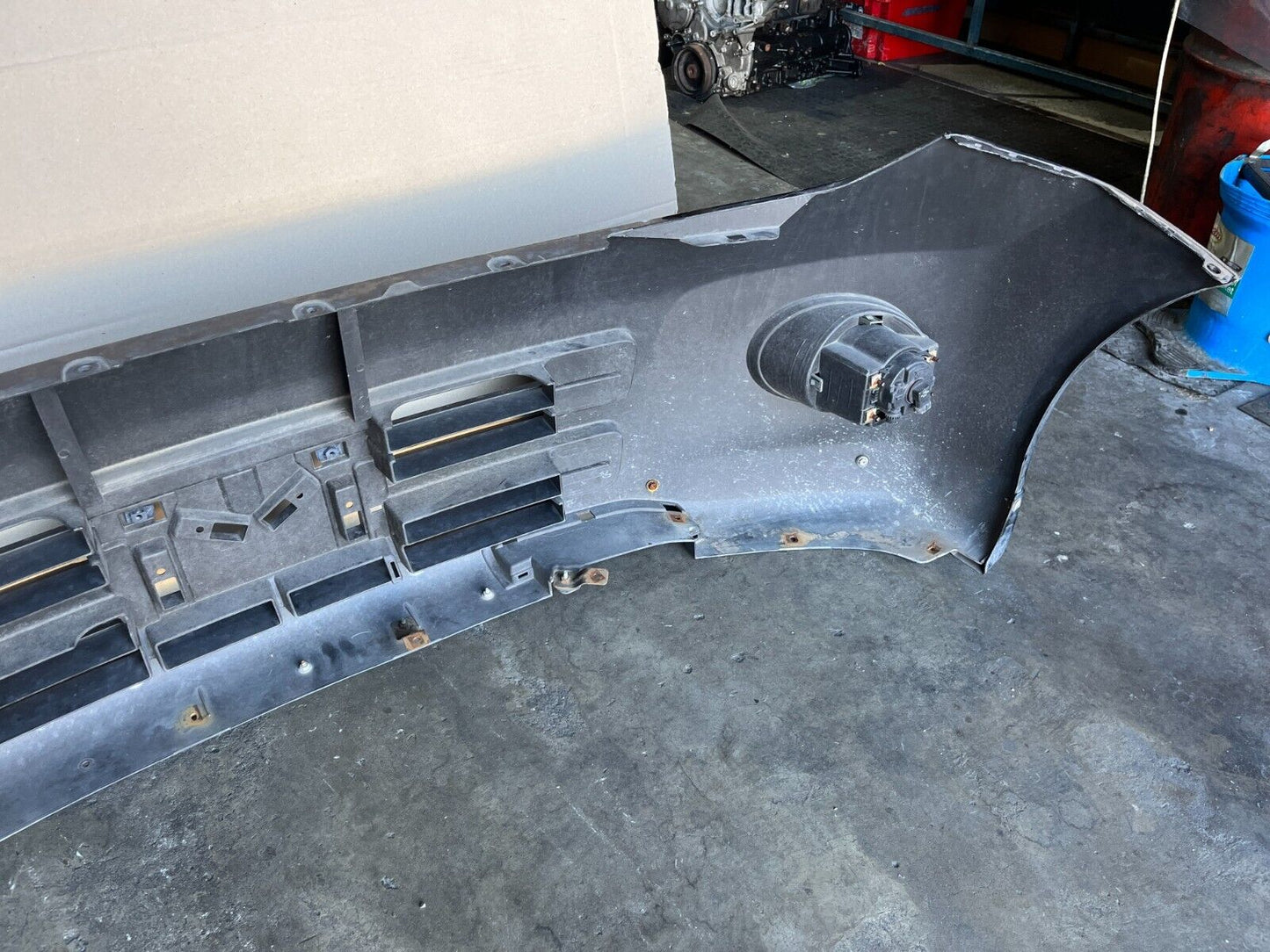 NISSAN ELGRAND E51 SERIES 2 FRONT BUMPER WITH LIP 04-2010
