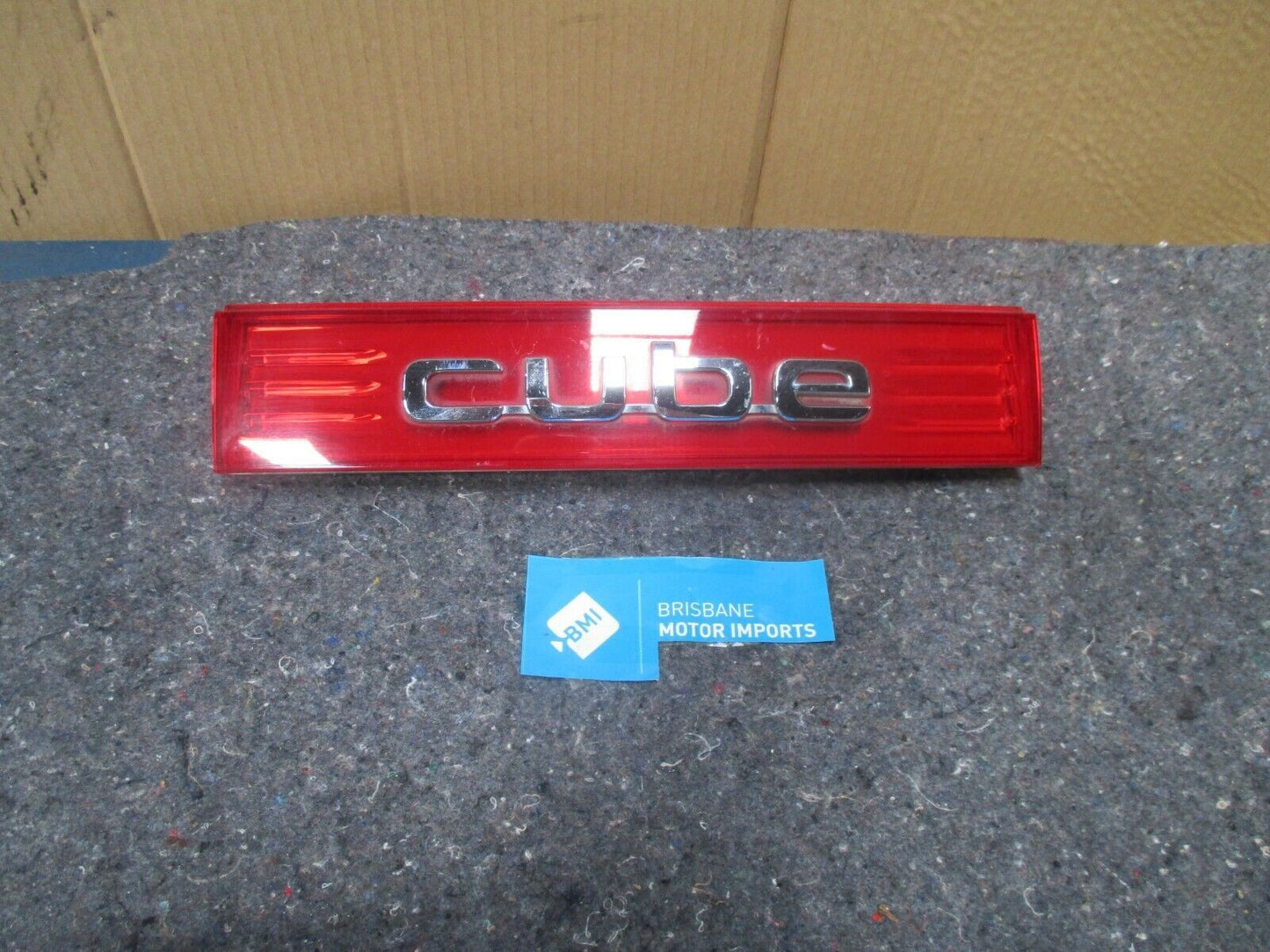 NISSAN CUBE Z12 CENTRE GARNISH REAR LIGHT