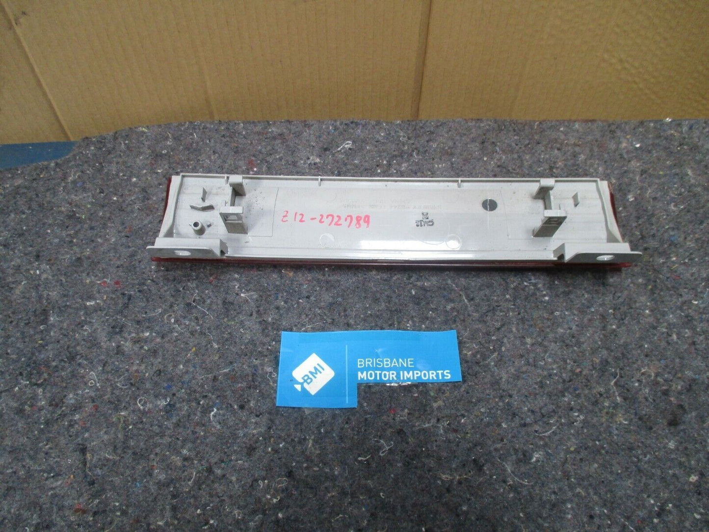 NISSAN CUBE Z12 CENTRE GARNISH REAR LIGHT