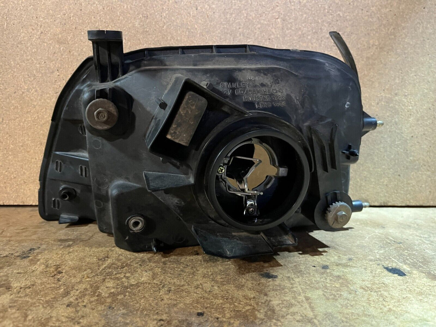 MITSUBISHI L200 RIGHT HAND HEADLIGHT 96-06