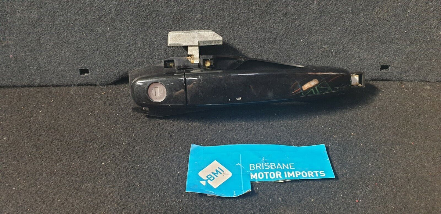 HOLDEN COMMODORE RIGHT FRONT OUTER DOOR HANDLE VE MODEL 2006-13 -- BLACK
