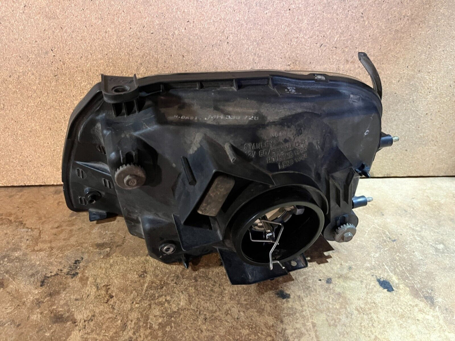 MITSUBISHI L200 RIGHT HAND HEADLIGHT 96-06