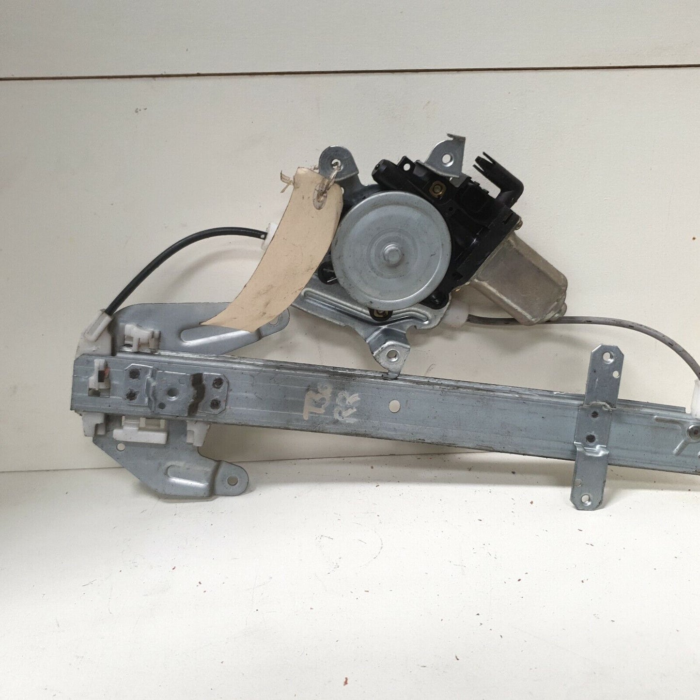 NISSAN XTRAIL T30 RIGHT REAR WINDOW REGULATOR AND MOTOR - 2000-07