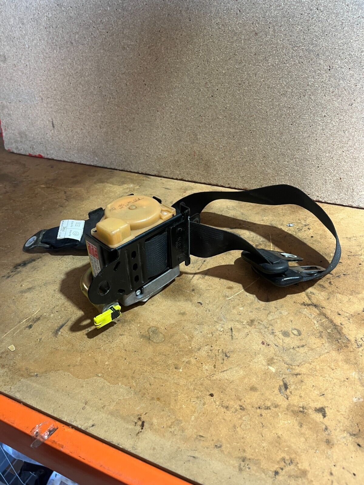 NISSAN 350Z FRONT LH SEATBELT