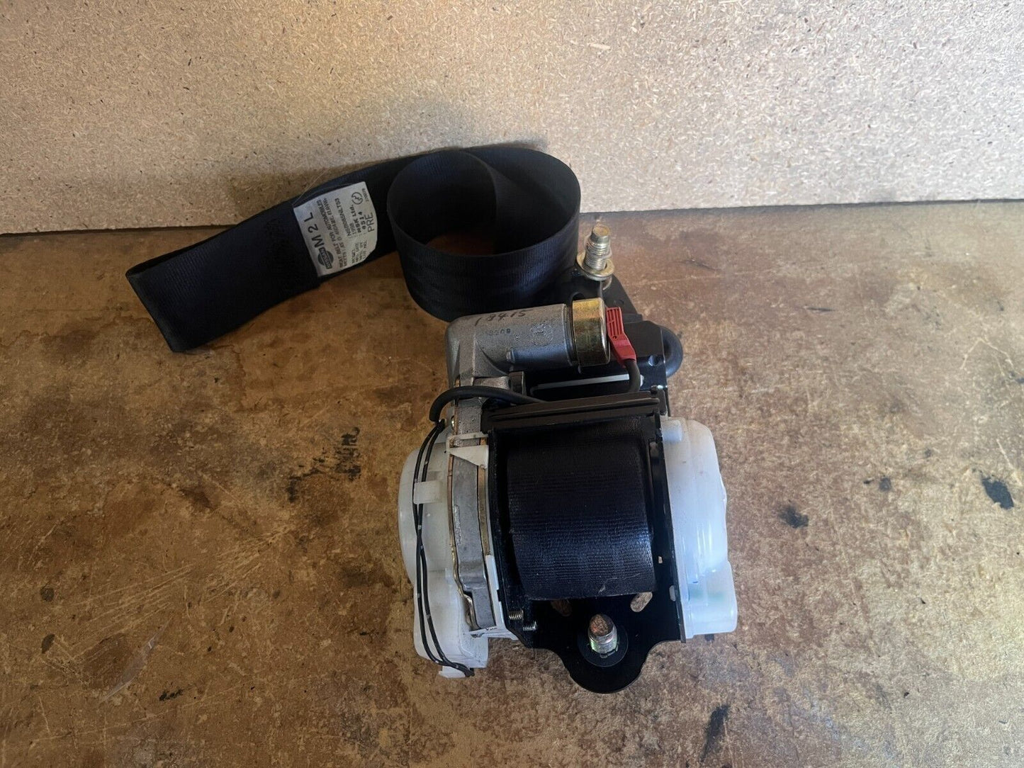 NISSAN SKYLINE R34 FRONT LEFT SEAT BELT 05/98-08/02