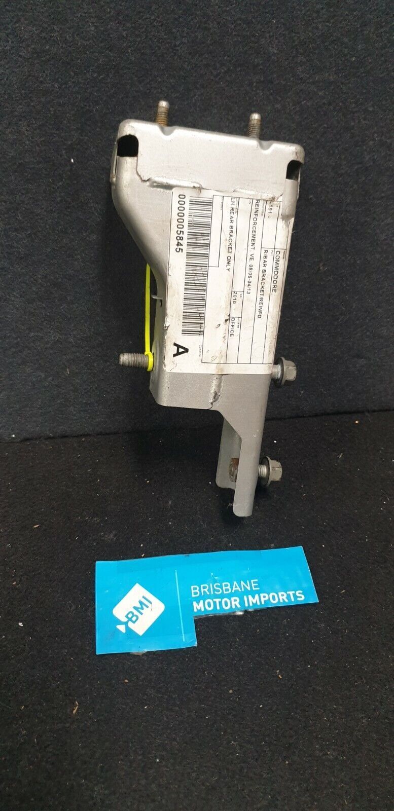 HOLDEN COMMODORE SEDAN LEFT HAND REAR BAR BRACKET 2006-13