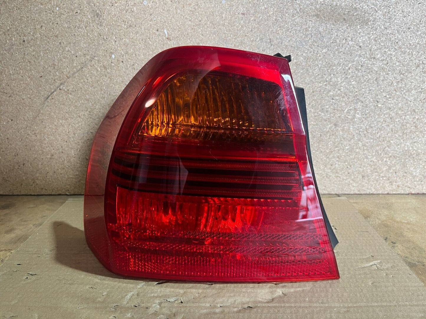 BMW E90 320i 3-SERIES LH TAILLIGHT 3/05-10/08