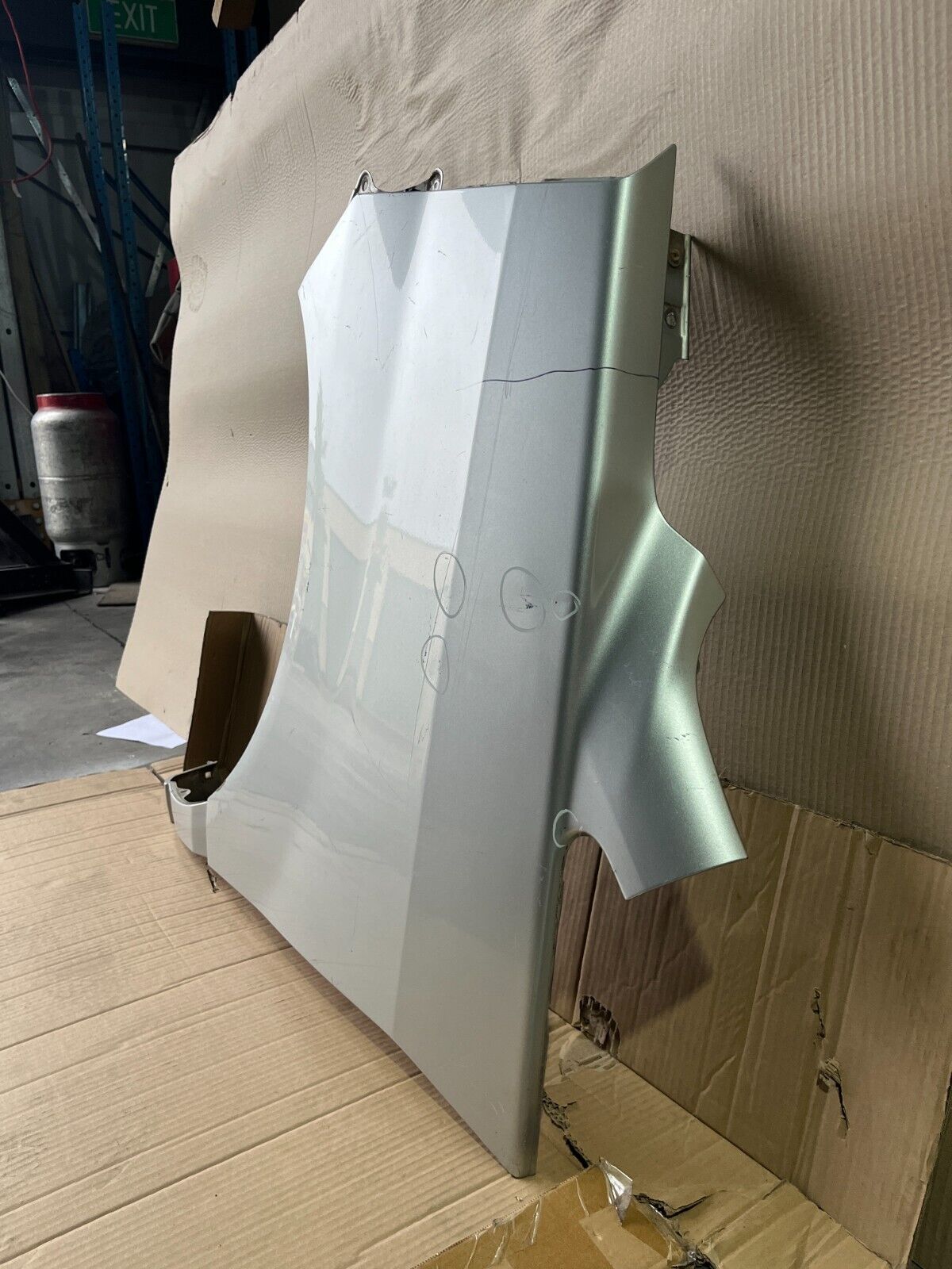 NISSAN ELGRAND E50 FRONT LEFT GUARD 97-02