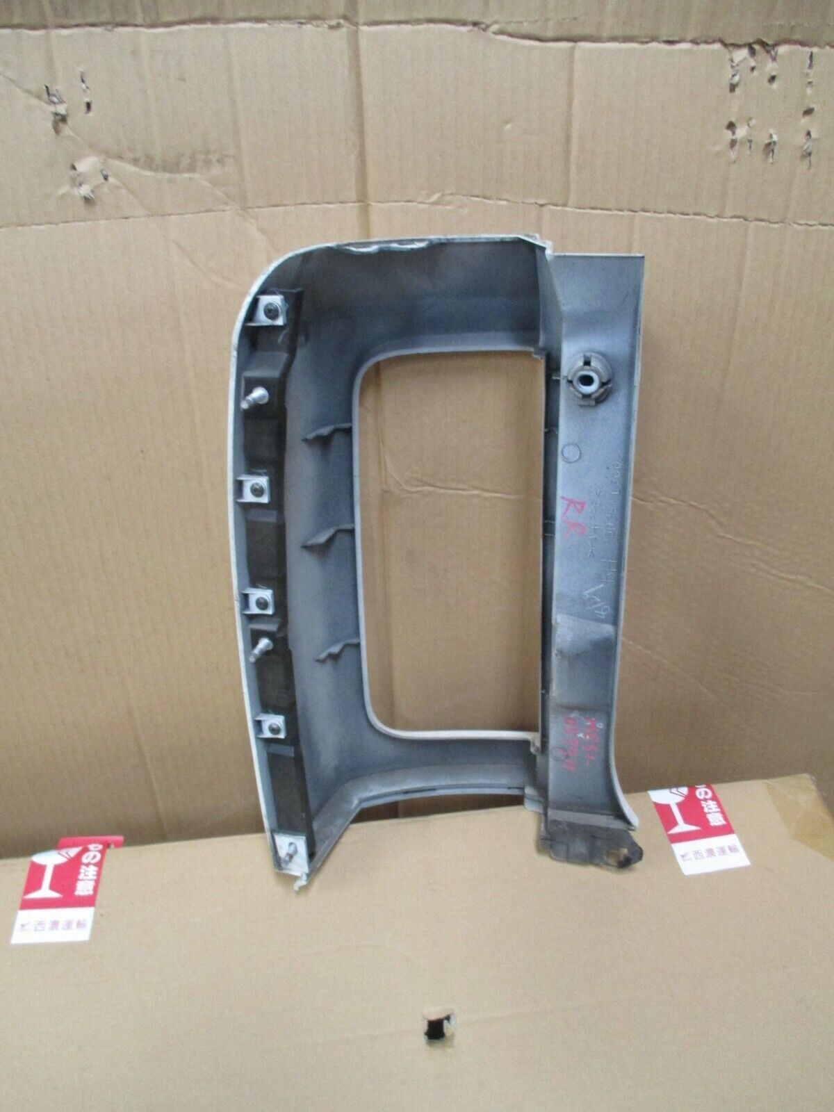 NISSAN ELGRAND E51 RIGHT TAILLIGHT SURROUND (SERIES 2 & 3)