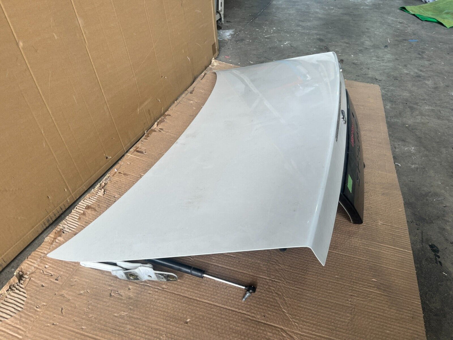 NISSAN SKYLINE HR33 GTS BOOTLID (SEDAN)