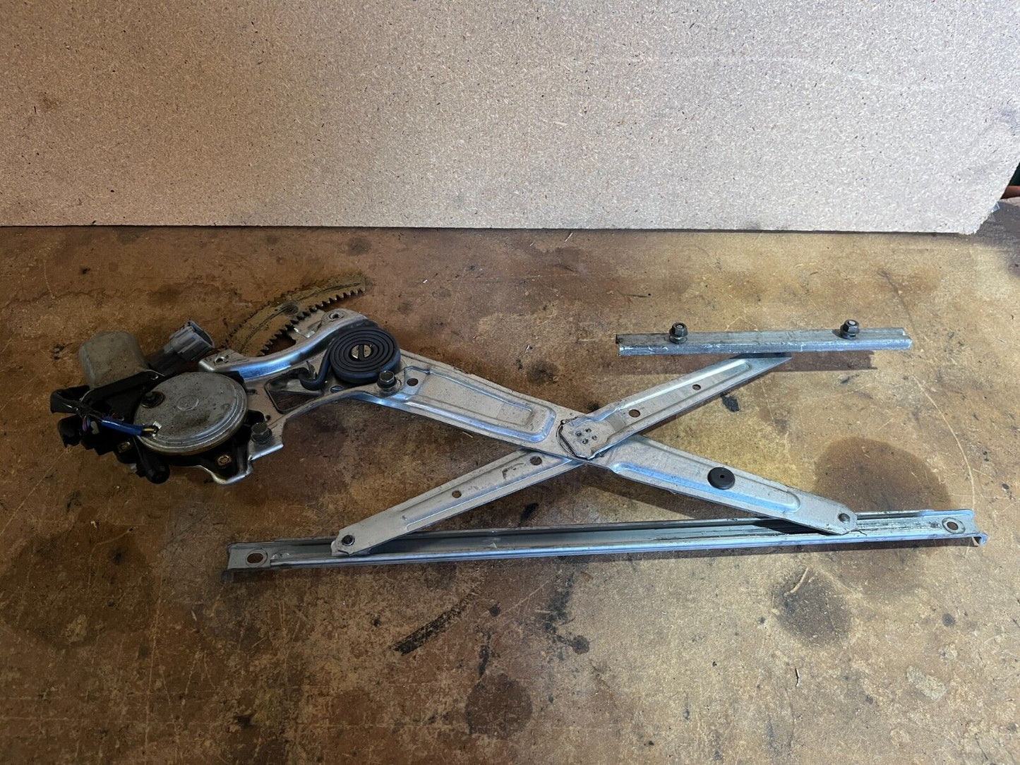 NISSAN ELGRAND E51 RIGHT HAND WINDOW REGULATOR