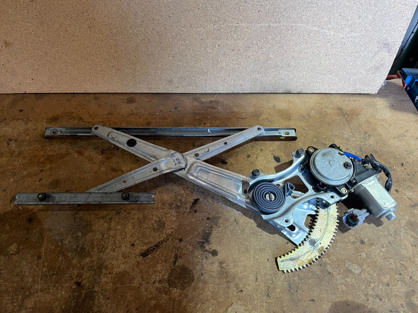 NISSAN ELGRAND E51 RIGHT HAND WINDOW REGULATOR