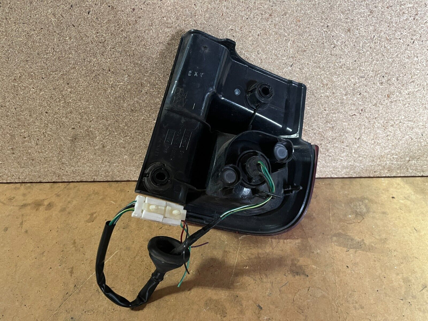 NISSAN ELGRAND E51 UPPER LH TAILLIGHT