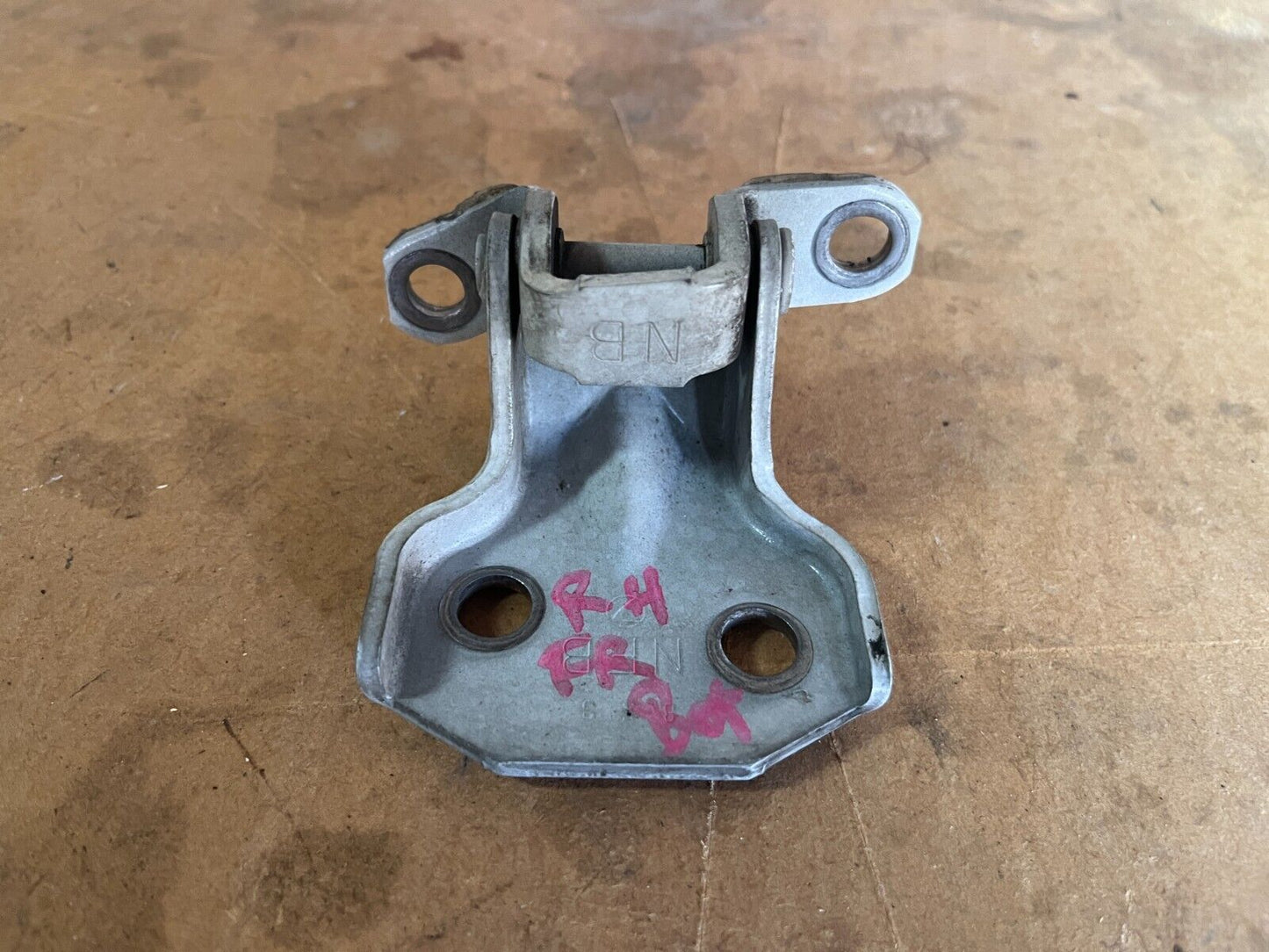 SUBARU IMPREZA DOOR HINGE ( BOTTOM FRONT RIGHT) 08/07-11/11