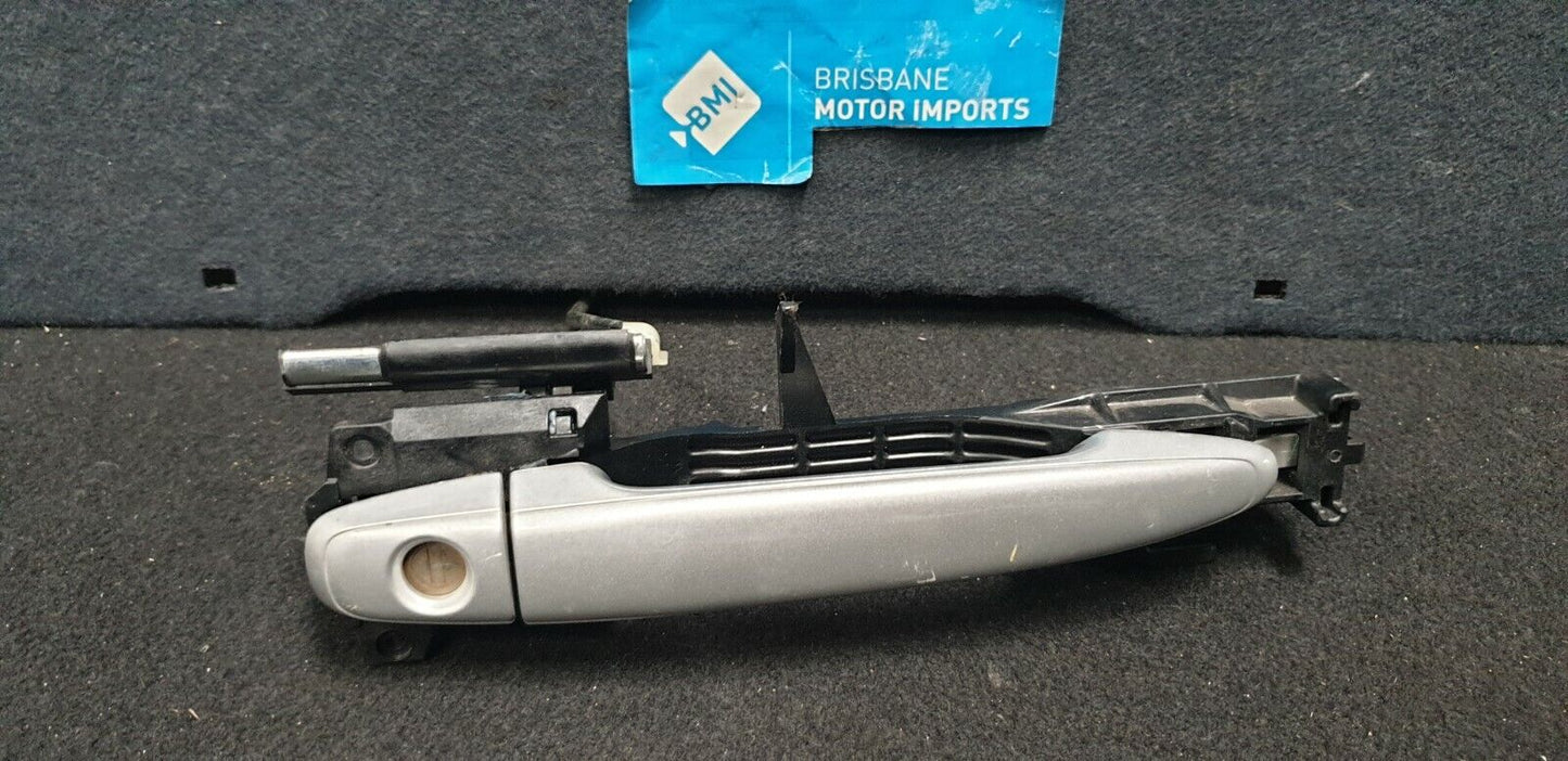 TOYOTA KLUGER RIGHT FRONT OUTER DOOR HANDLE GSU40/45 SERIES - 2007on
