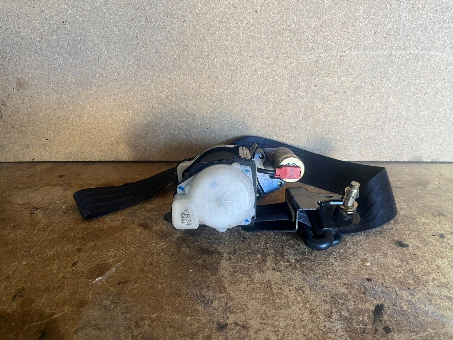 NISSAN SKYLINE R34 FRONT LEFT SEAT BELT 05/98-08/02