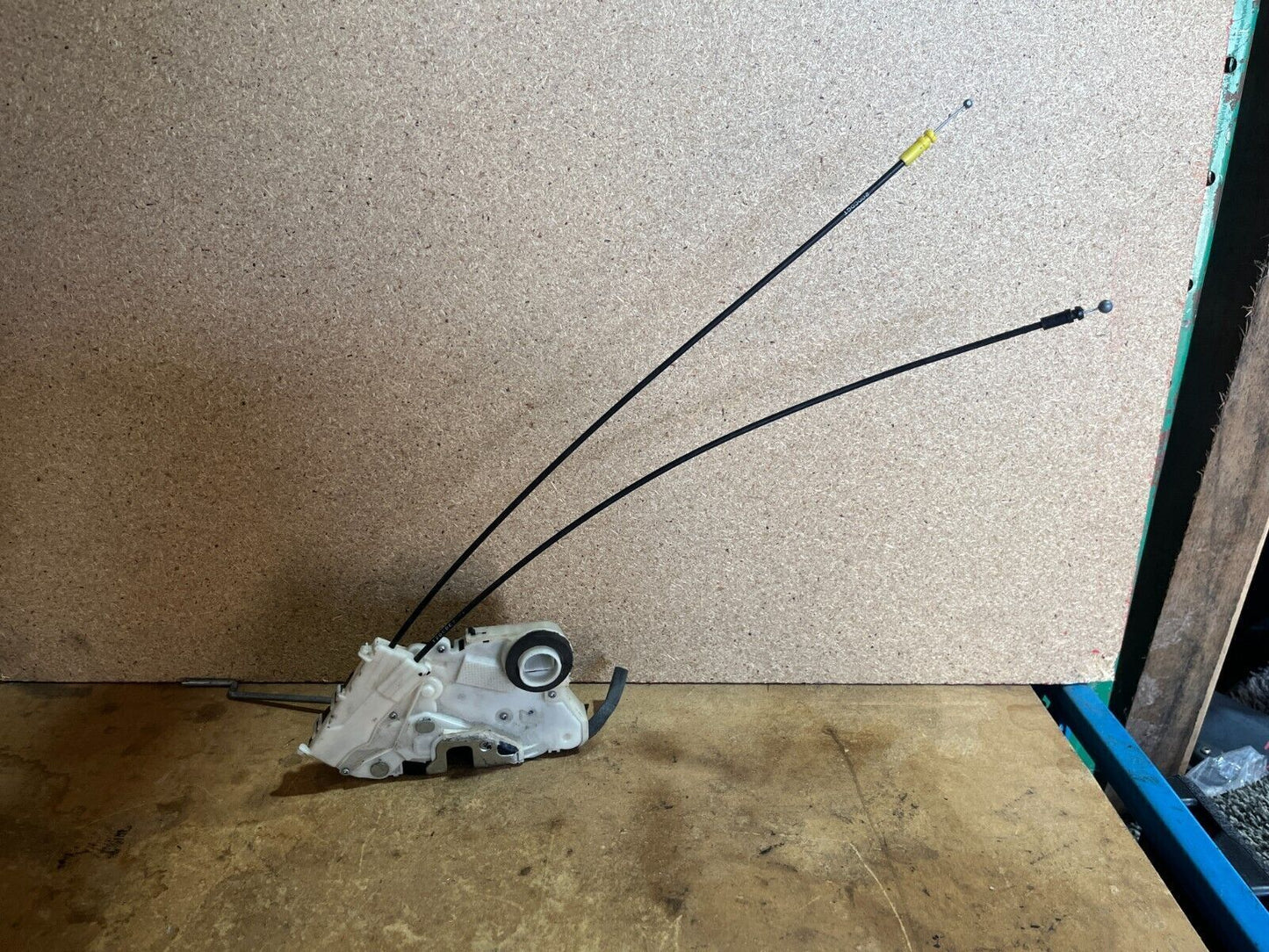 SUBARU GC7 FRONT RIGHT DOOR LOCK