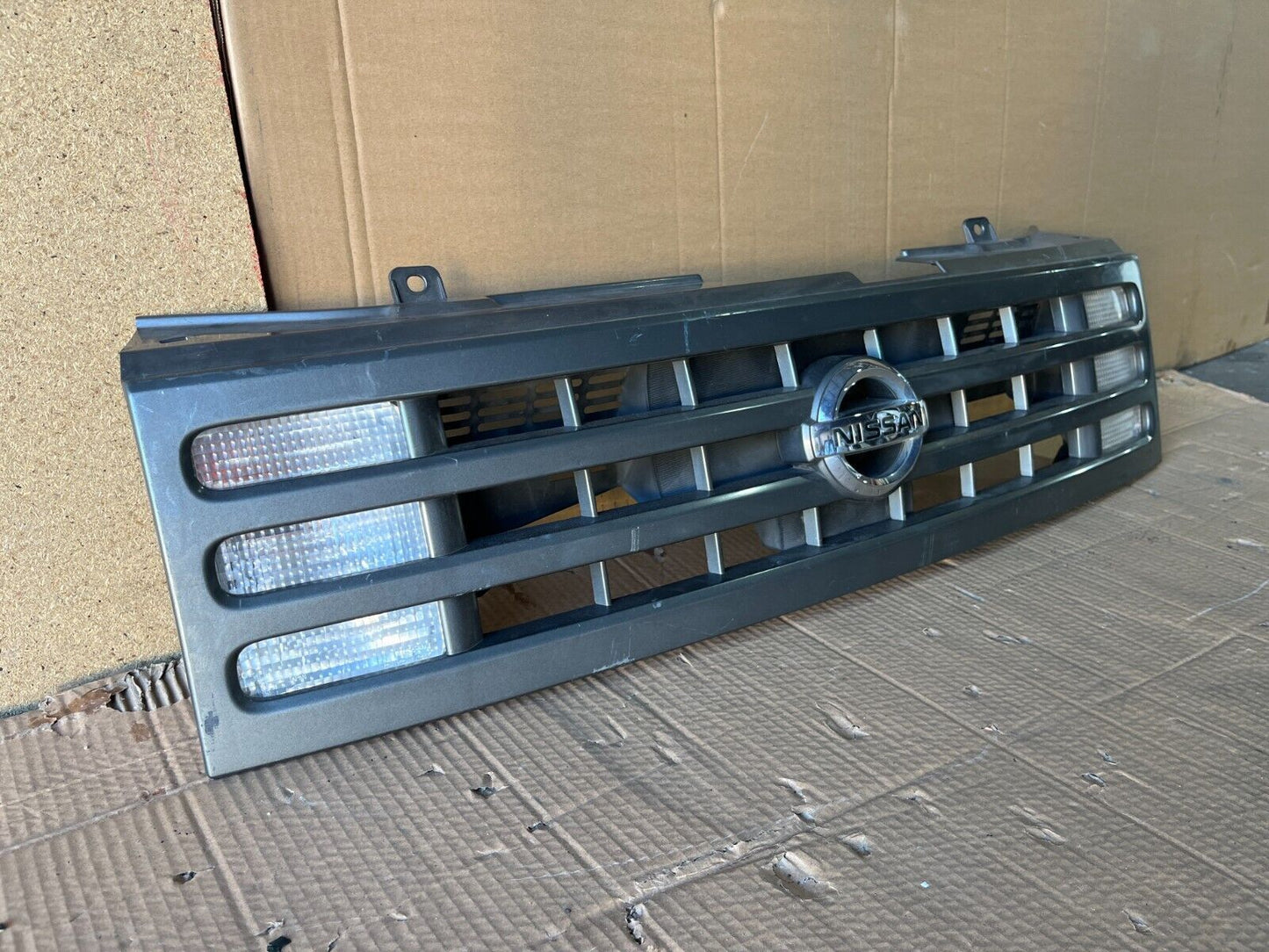 NISSAN CUBE Z11 GRILL