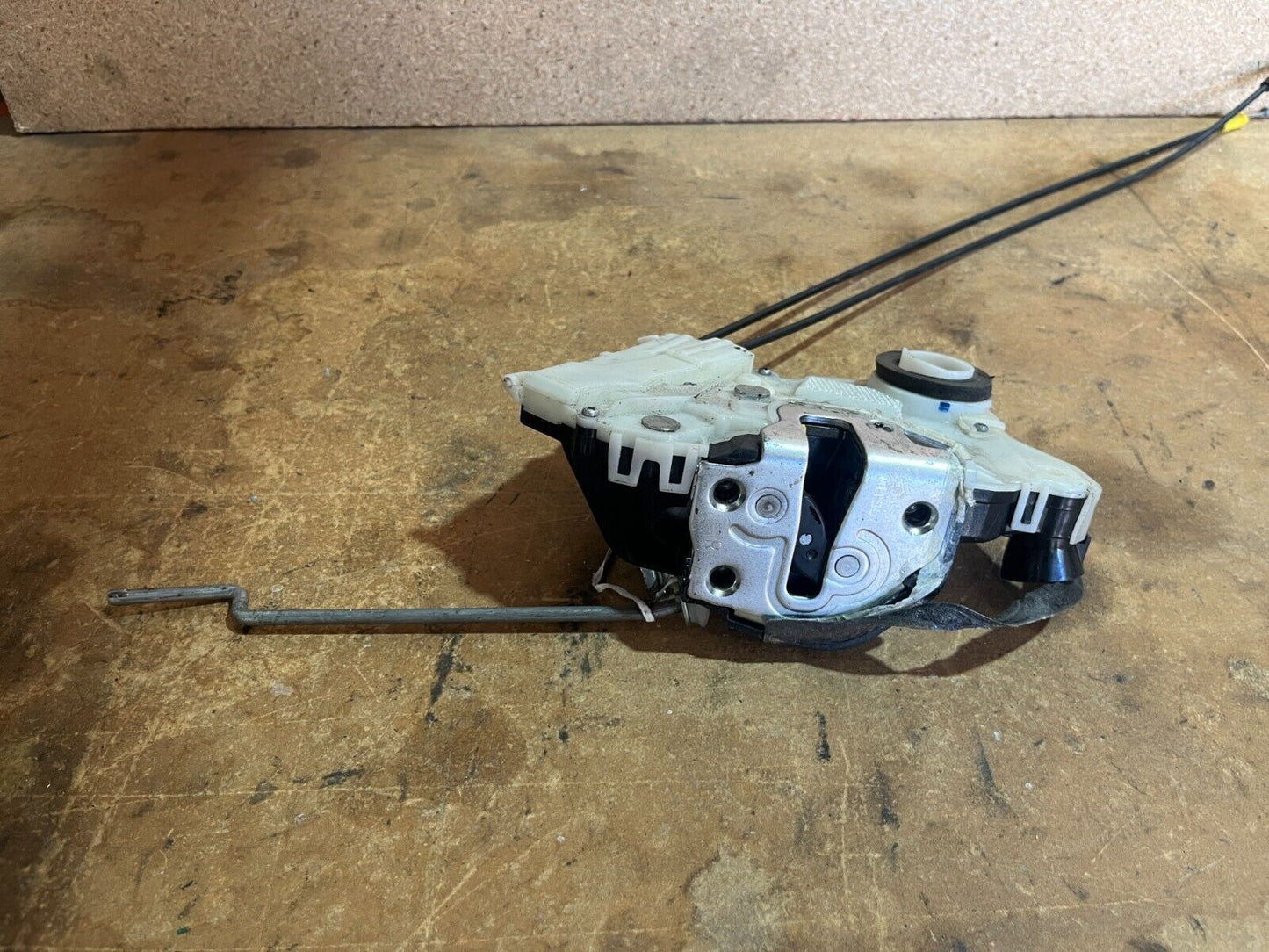 SUBARU GC7 FRONT RIGHT DOOR LOCK