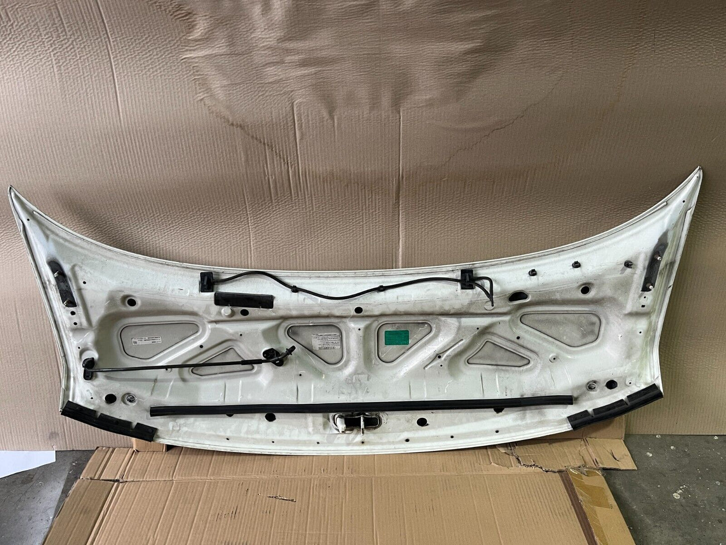 NISSAN ELGRAND E51 BONNET 02-10